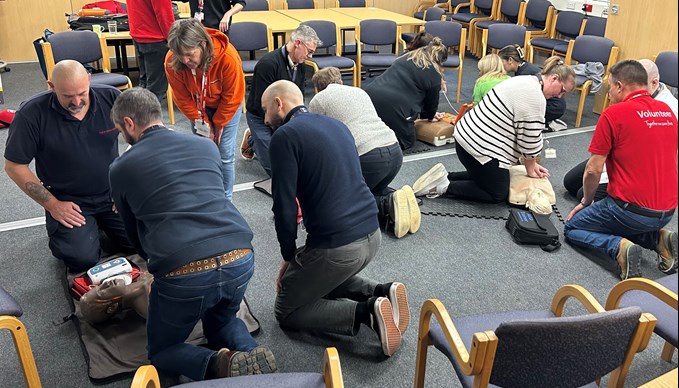 People attending restart a heart session